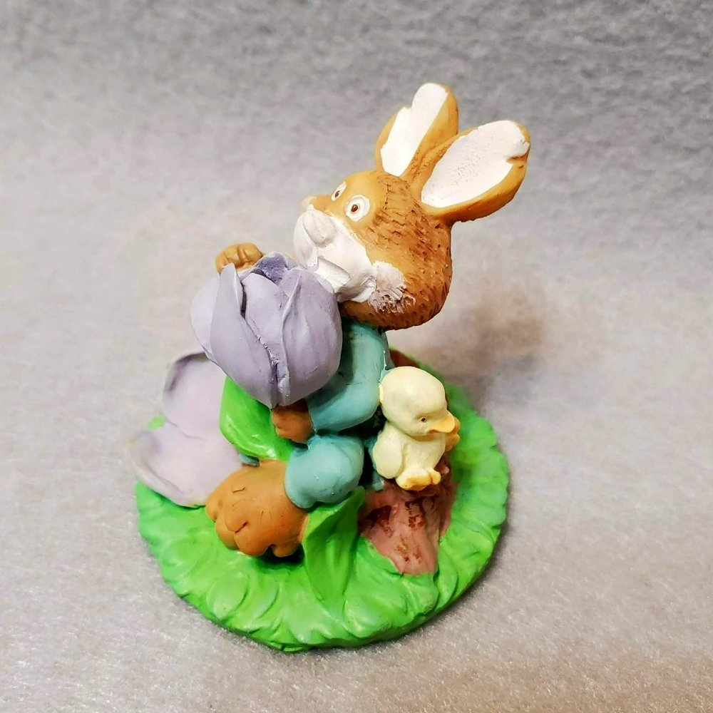 Russ Berrie Snugglebumps Easter Bunny Rabbit with Spring Flowers Resin Figurine